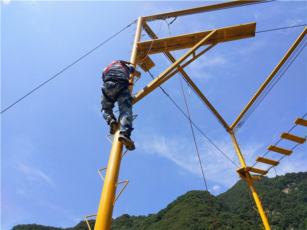 团建项目：高空断桥